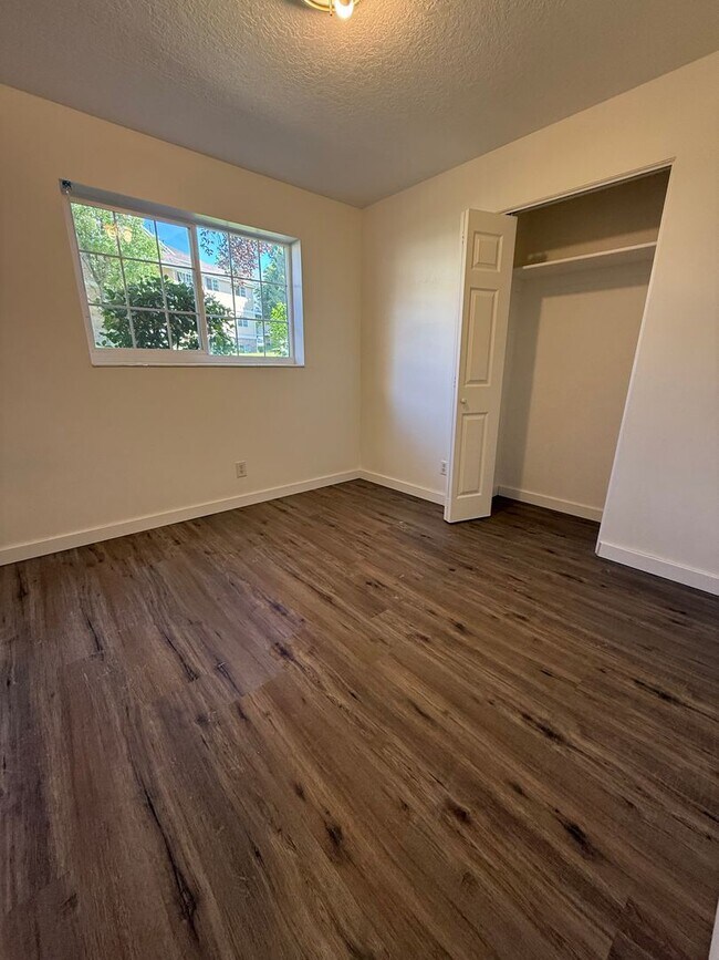 Foto del edificio - 1388 N 1300 W