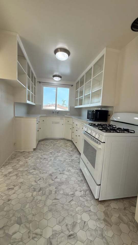 Building Photo - 4404 N Lakewood Blvd