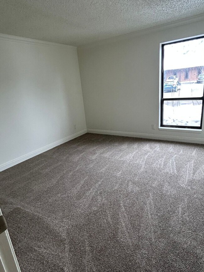 Foto del edificio - 2 Bedroom 2 Bathroom Apartment in Glenwood...