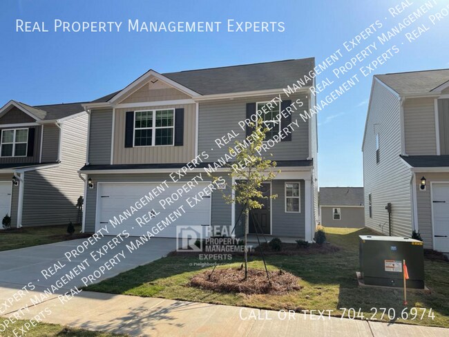 Building Photo - **MOVE IN SPECIAL** 4 Bedroom 2.5 Bath Hom...