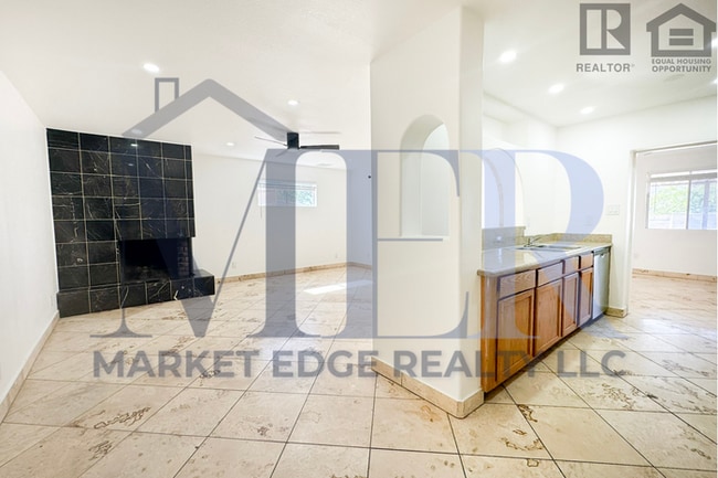 Building Photo - 5Bed/2Bath Home at Southern/Mill Ave! $399...