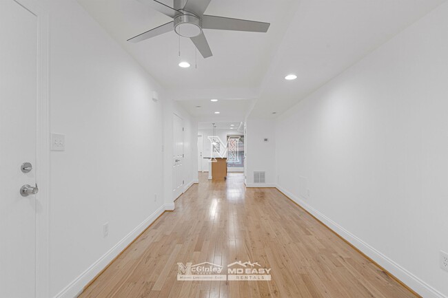 Building Photo - 118 S Ellwood Ave