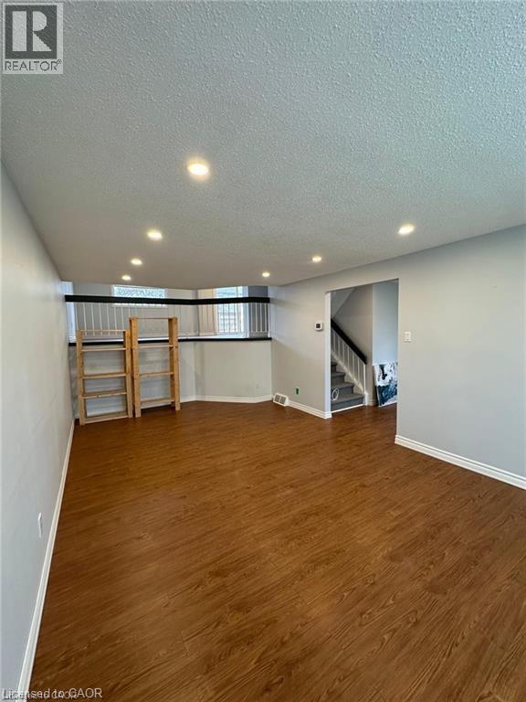 Building Photo - 8 Roseneath Crescent