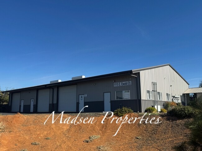 Building Photo - 1115 E Ewald Ct