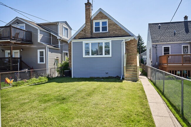 Building Photo - 3452 N Overhill Ave