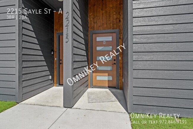Building Photo - 2215 Sayle St