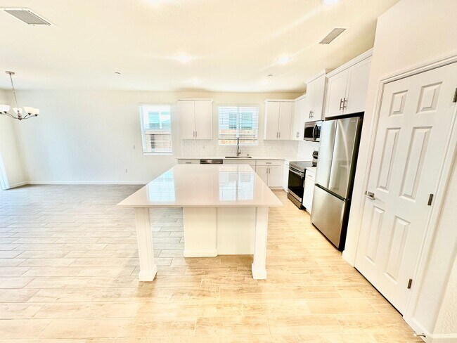 Building Photo - Gorgeous 4/2 Wilson home in the highly desirable Riverstone Community!