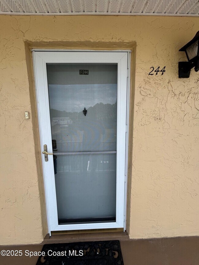 Foto del edificio - 2135 N Courtenay Pkwy