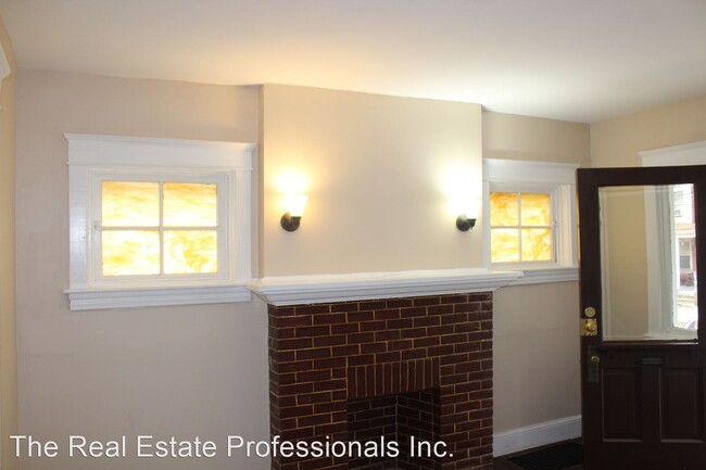 Building Photo - 3 br, 1 bath House - 1007 Queen St.