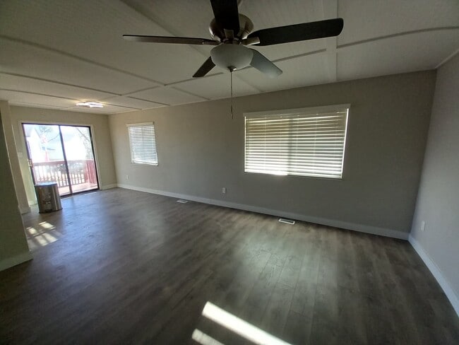 LIVING ROOM - 3136 Moonbeam Cir S