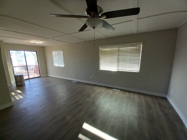 SALA DE ESTAR - 3136 Moonbeam Cir S