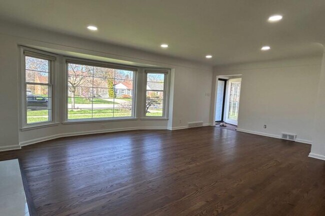 Foto del edificio - 2194 Dorchester Rd