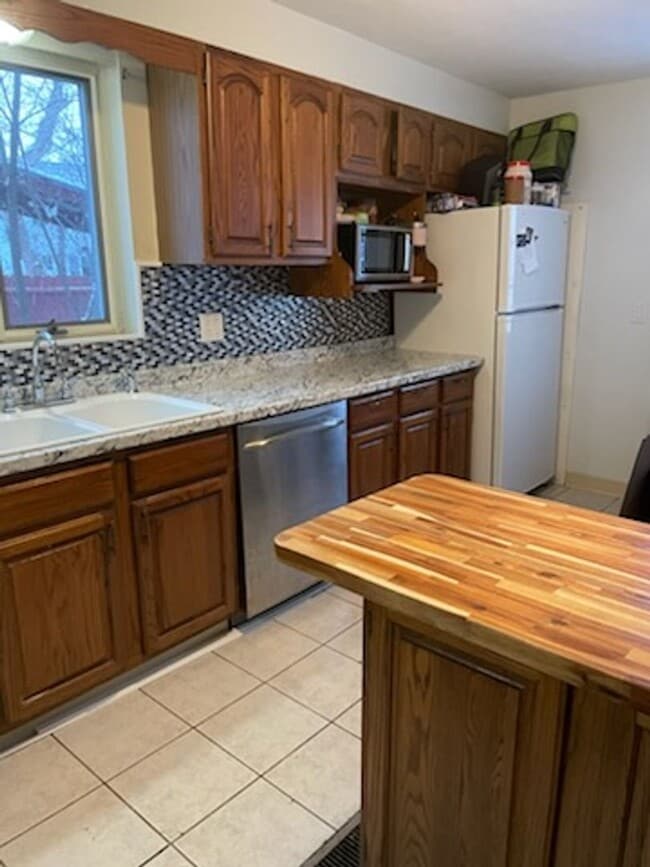 Building Photo - 1249 Vestal Ave