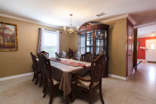 Foto del edificio - 6314 Kingston Ranch