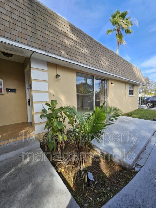 Building Photo - 200 S Betty Ln