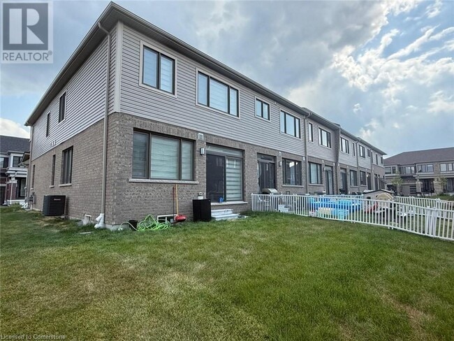 Building Photo - 15 Blacklock St