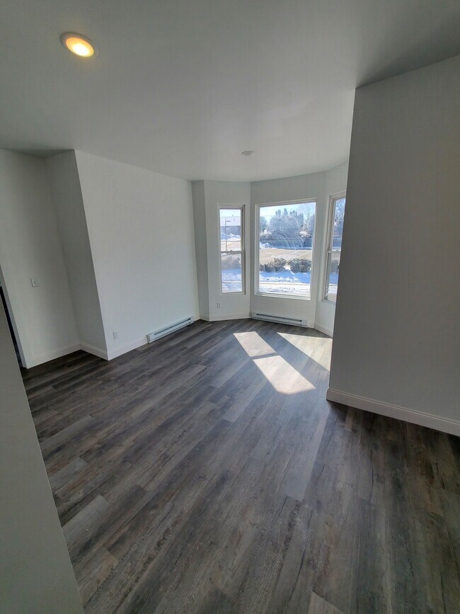 308 Hill St Unit 2, Dubuque, IA 52001 Condo for Rent in Dubuque, IA