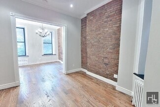 Building Photo - Mott Street