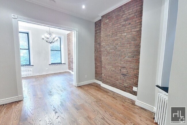 Building Photo - Mott Street