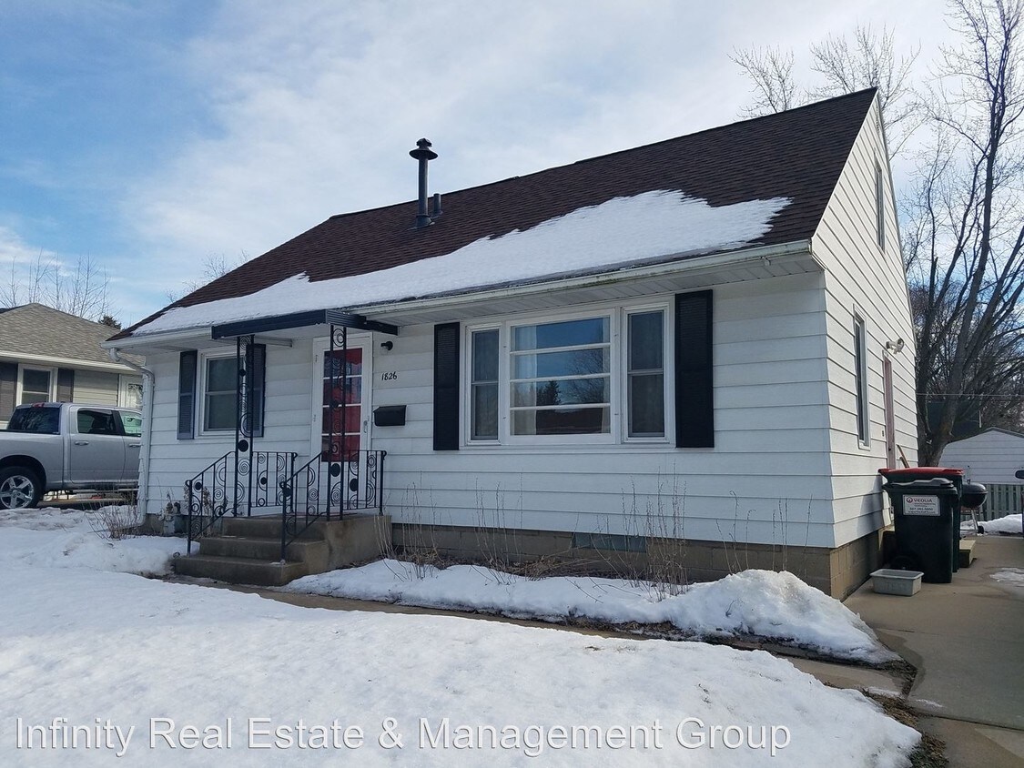 Primary Photo - 1826 17 1/2 St NW
