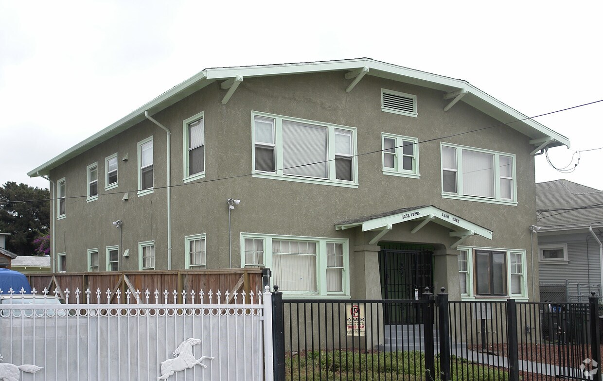 Foto del edificio - 1328-1332 97th Ave