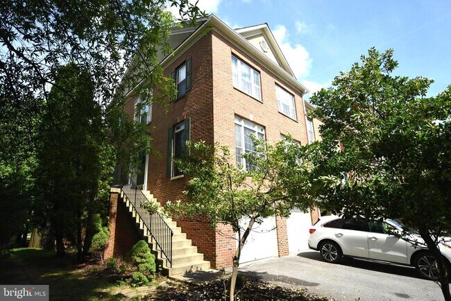 Foto del edificio - 556 Winding Rose Dr