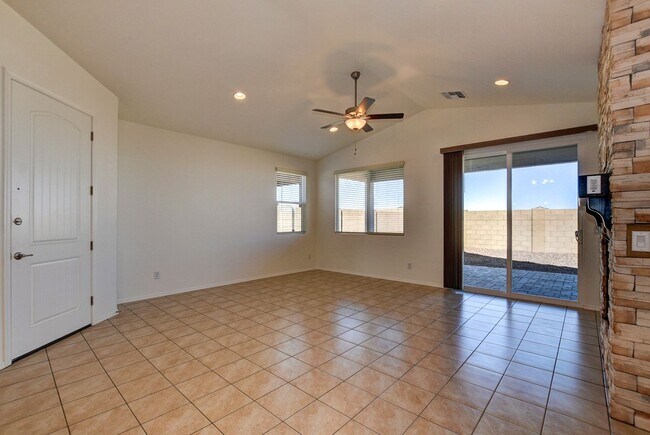 Foto del edificio - 2 bedroom, 2 bathroom home  in Saddlewood