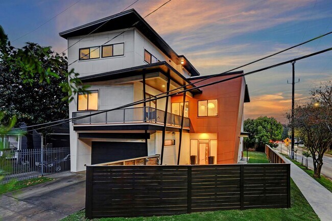 Building Photo - 1400 Maryland St