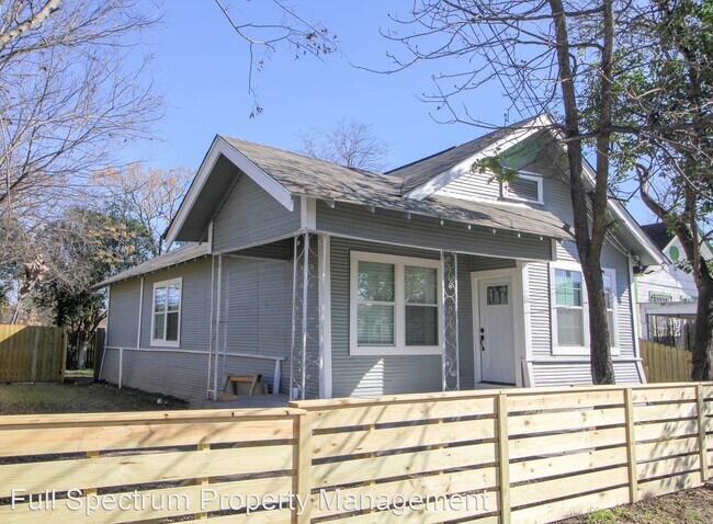 Foto del edificio - 3 br, 2 bath House - 410 Cactus St