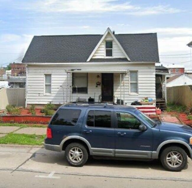 Building Photo - 911 17th Ave