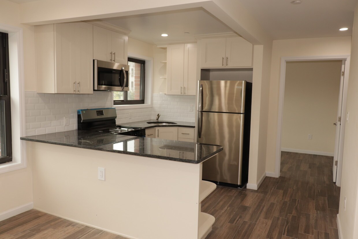 Primary Photo - 1701 Parkview Ave