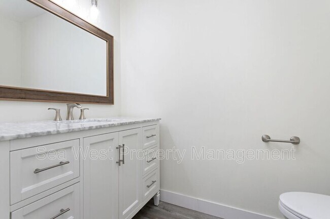 Foto del edificio - 222-230 W J St