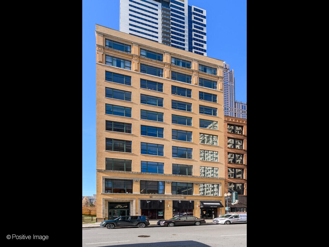 Primary Photo - 412 S Wells St