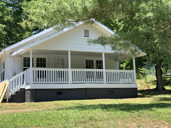 Building Photo - 1838 Lawson Ave