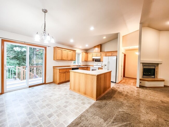 Building Photo - 3bd/3ba Arlington Home Available Now!