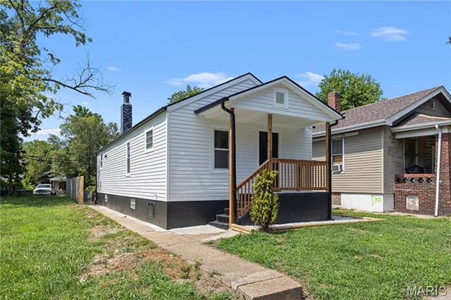 Building Photo - Totally Renovated & Totally Adorable