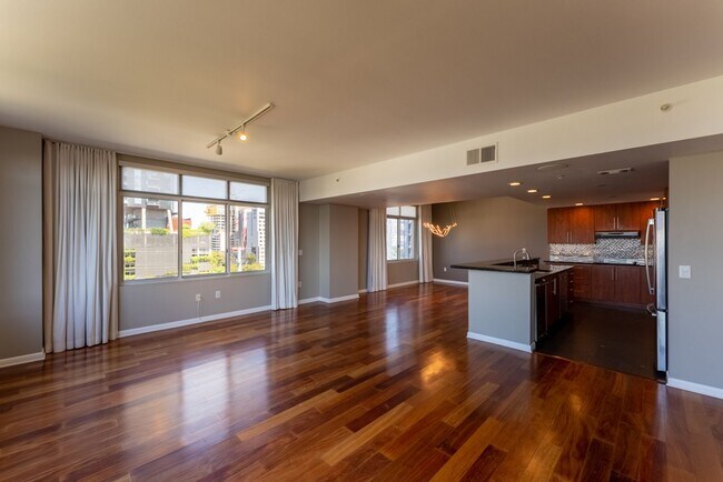 Building Photo - Luxury Downtown Condo with Panoramic Views...