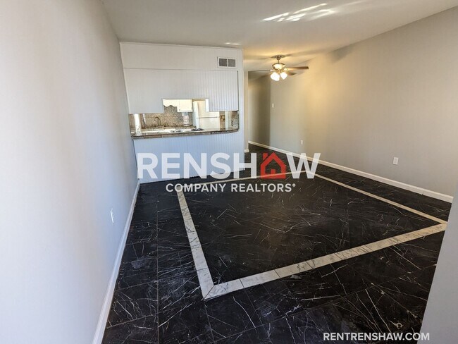 Building Photo - Modern 2 bed/1 bath DUPLEX unit Available ...