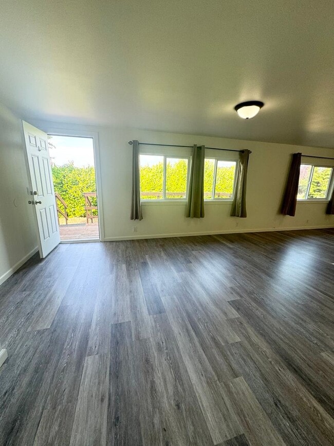 Building Photo - 3 Bedroom 2 Bathroom for Rent.