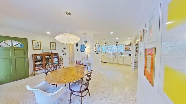 Foto del edificio - Lake Pasadena - Charming 2 Bedroom Home with Spacious Yard