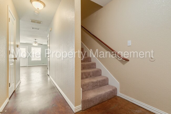 Foto del edificio - Marvelous 2 story duplex in Arlington!