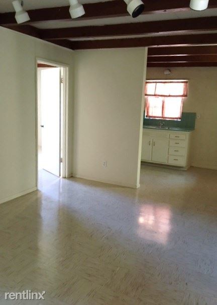 Building Photo - 1 br, 1 bath Apartment - 1046 N Euclid Ave