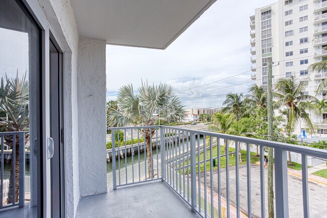 Foto del edificio - 1674 Bay Rd