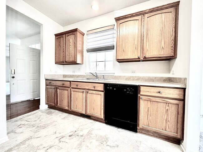 Building Photo - 1563 Reserve Ln