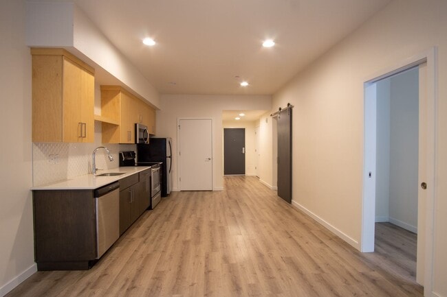 Building Photo - Spacious 1 Bedroom + Office with Luxe Finishes!