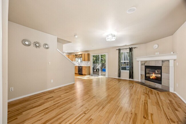 Foto del edificio - 3 Bedroom 2.5 bath Foxglove Meadows Home $3495.00