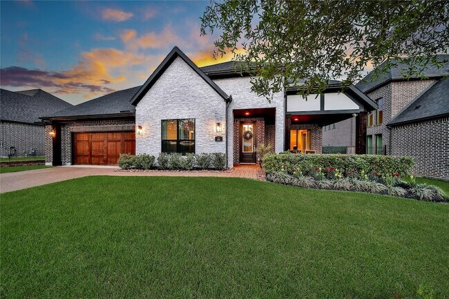 Foto del edificio - 1015 Oak Briar Ln