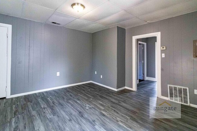 Foto del edificio - 3011 Garrison Blvd