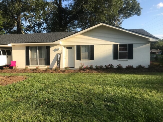Front of house - 100 Warwick Dr