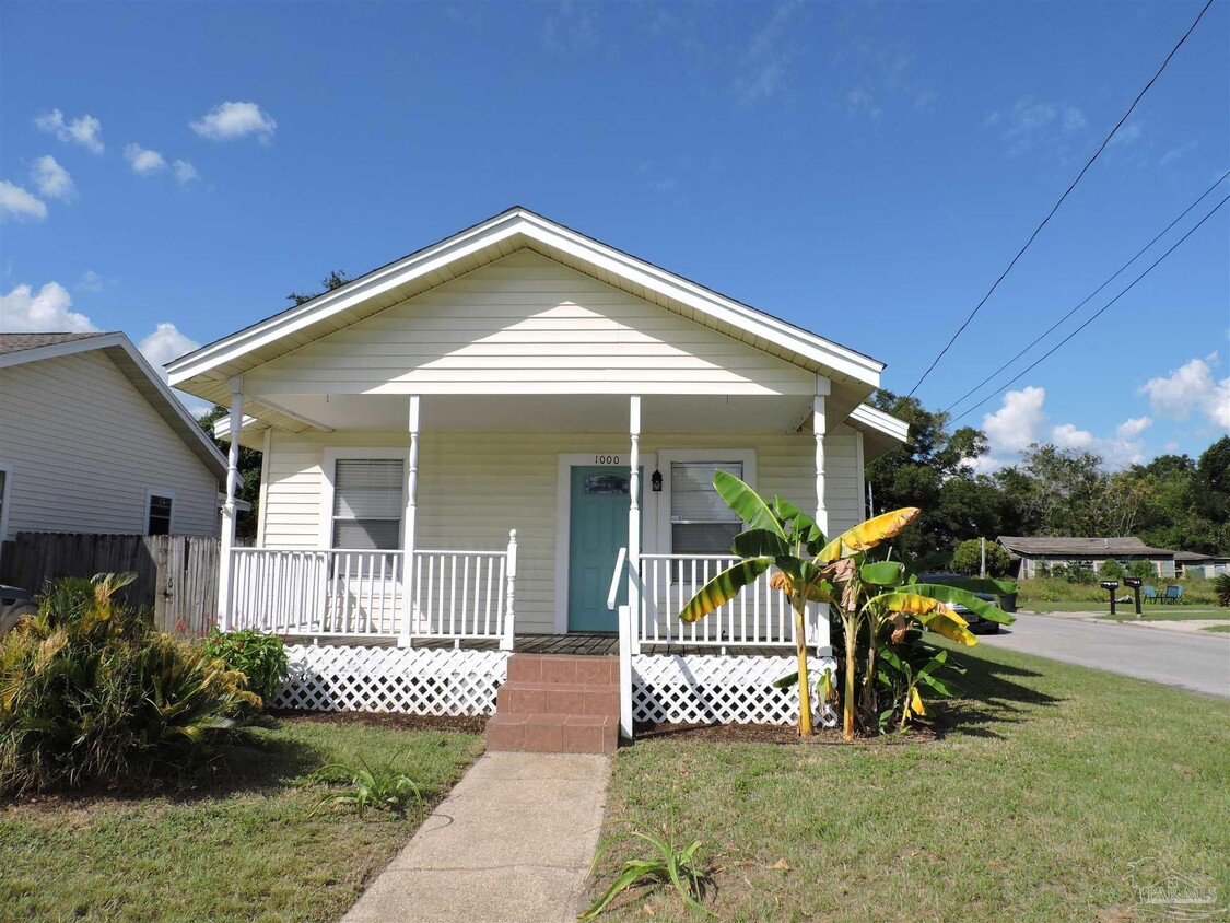 Primary Photo - 1000 W Intendencia St